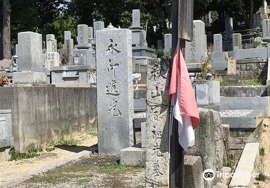 Akiyama Yoshifuru Tomb