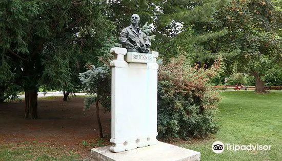 Anton Bruckner Statue