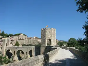 Puente viejo de Besalú (Pont vell de Besalú)