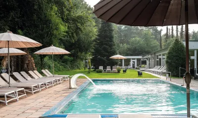 Waldhotel Tannenhäuschen Hotel dekat Heimathaus Mussum