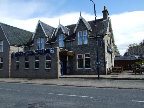 The Glen Hotel Newtonmore - Rooms, Bar & Restaurant - parking