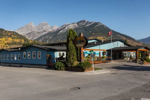 Red Tree Lodge Hotels in East Kootenay A