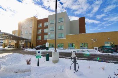 건더슨 호텔 & 스위트  호텔