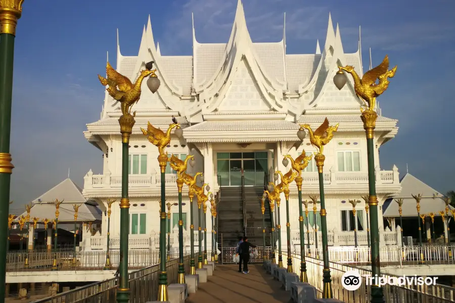 Phra Nang Ruea Lom Shrine