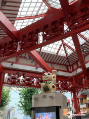 Osu Maneki-Neko (Beckoning Cat) Statue