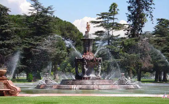 Hotels near Pierce Brothers Valhalla Memorial Park and Mortuary