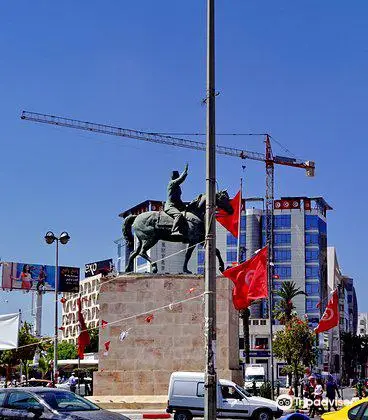 Statue Habib Bourguiba