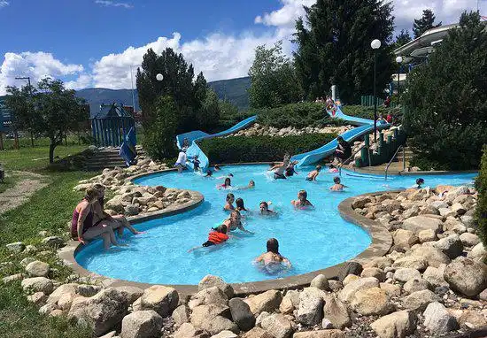 Hotels near Salmon Arm Waterslides
