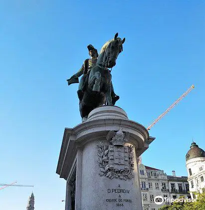 ドンペドロ4世の像
