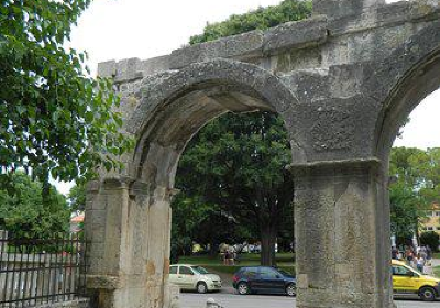 Double Gate / Twin Gate (Dvojna vrata)