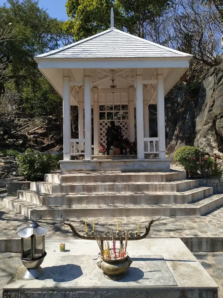 Hotels near Phra Chudathut Ratchathan Palace