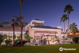 La Fuente Inn & Suites