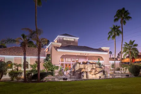 La Fuente Inn & Suites Отели в г. Юма