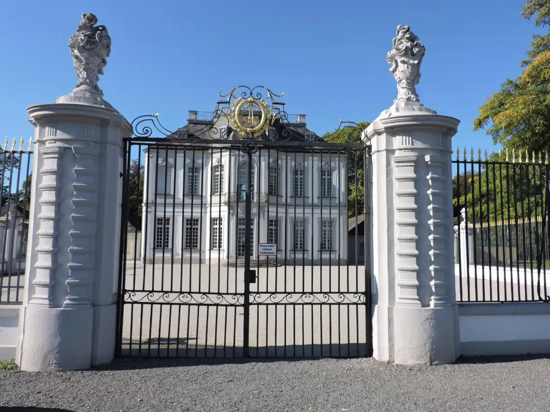 Hotels near Jagdschloss Falkenlust