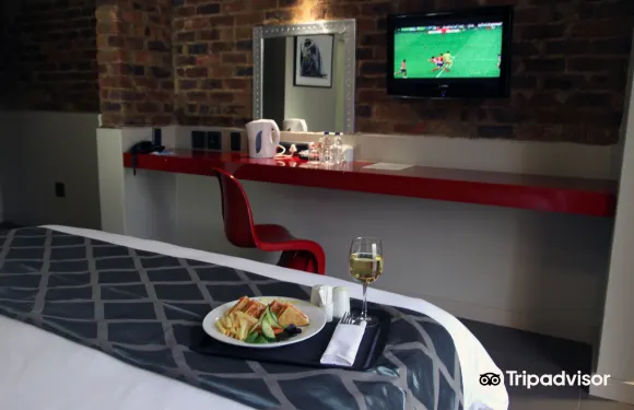 奧利弗雷金納德坦博飛行員酒店