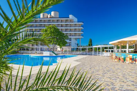 Alean Family Biarritz (Алеан Фэмили Биарриц)