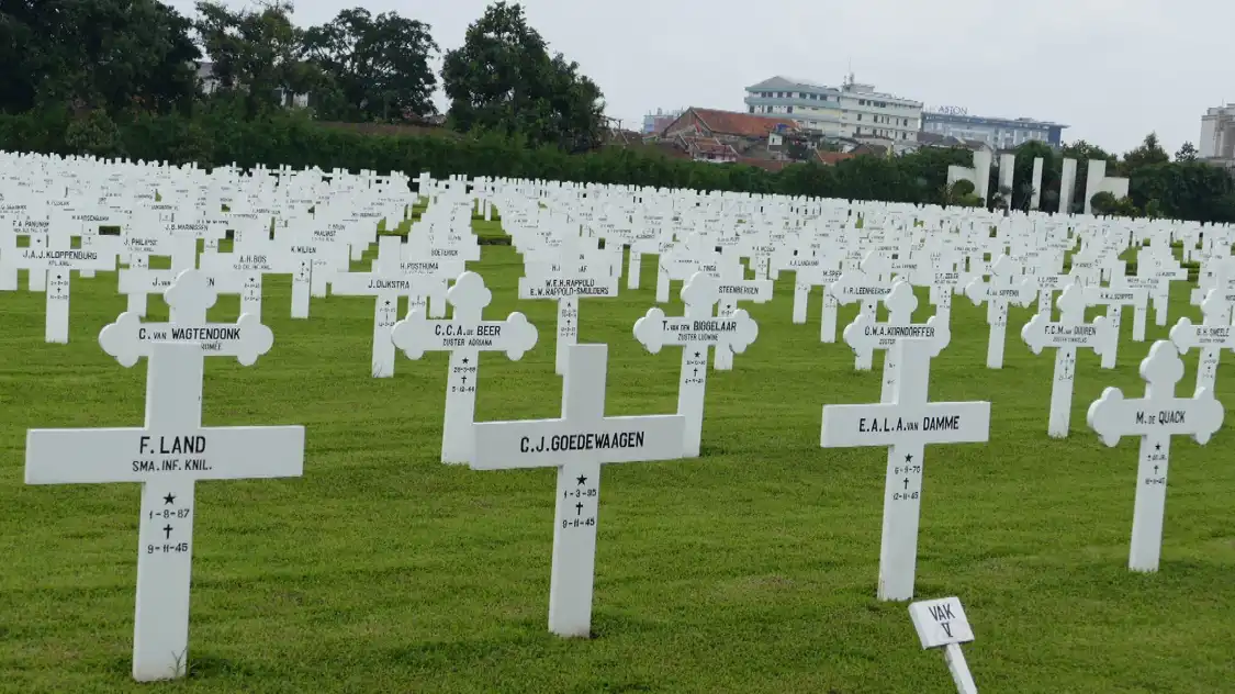 Hotels near Ereveld Pandu Dutch Cemetery