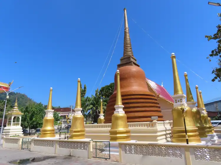 Các khách sạn gần Phra Phutthamongkol Maharat