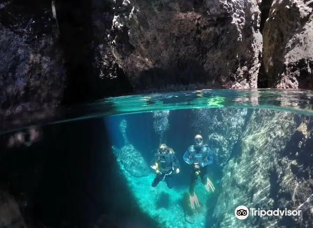 Scuba Diving in Santorini