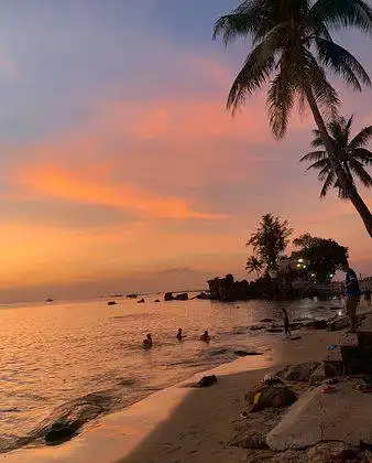 Hotels near Dinh Cau Beach