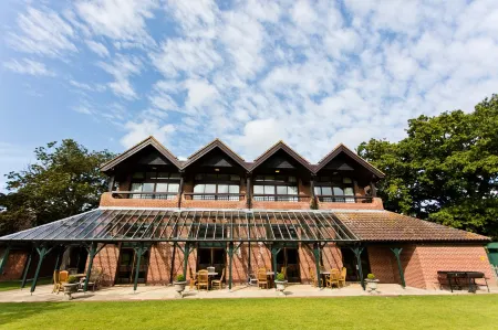 Barnham Broom Hotel, Golf & Spa Отели в г. Хонингем