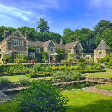 Lewtrenchard Manor Отели в г. Окхемптон