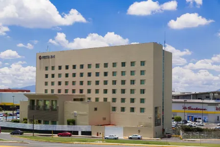 Fiesta Inn Ecatepec Отели в г. Ecatepec de Morelos