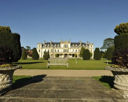 Gail's Guest House Hotels in Barry