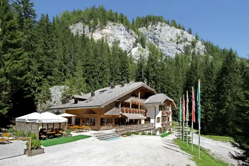 Hotel Villetta Maria Cottage Hotels in Canazei