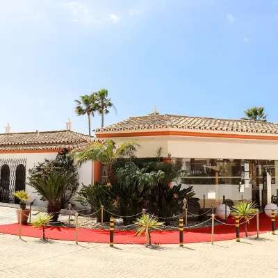 Cerro Da Marina Hotel Отели рядом с достопримечательностью «Пляж Каштелу»