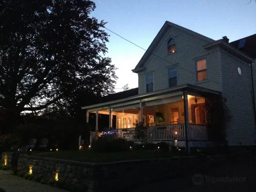 The Stirling House Waterfront Inn Greenport Hotels in Greenport