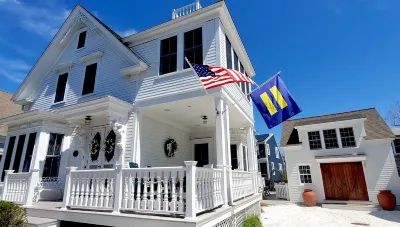 White Porch Inn فنادق في 