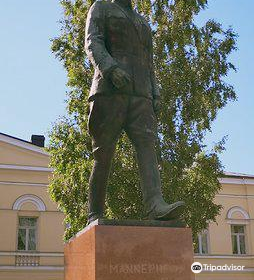 Mannerheim statue