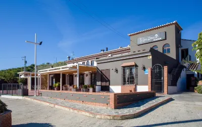 Hostal Don Joaquín Alora Отели в г. Ardales