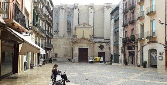 Hotels near Placa del Castell