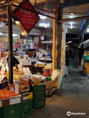 Gongdeok Traditional Market