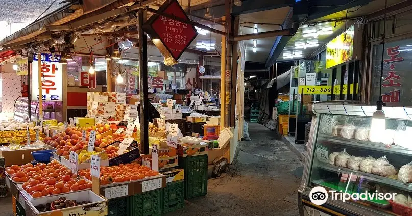Gongdeok Traditional Market