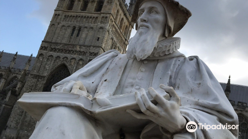 Statue of Richard Hooker