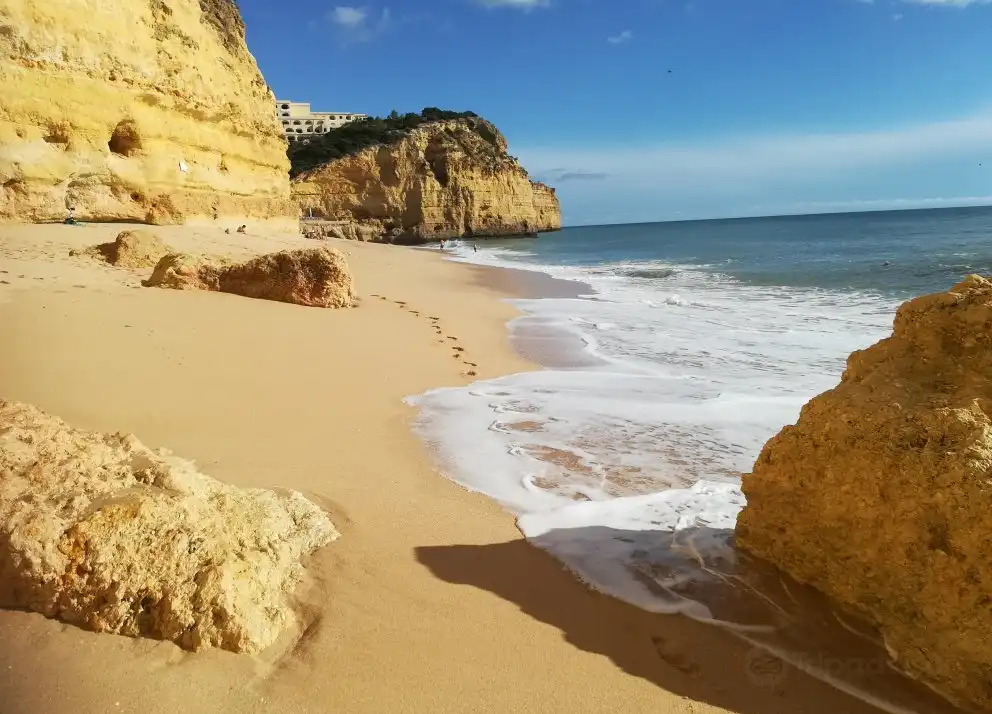 Hotels near Vale de Centeanes Beach