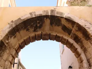 Guora Gate