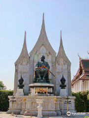 พระบรมราชานุสาวรีย์พระบาทสมเด็จพระนั่งเกล้าเจ้าอยู่หัว