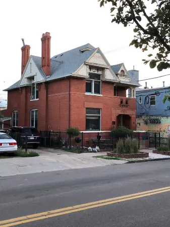 Off Broadway B & B Отели рядом с достопримечательностью «Денвер Музеум оф Нейчер & Сайенс»