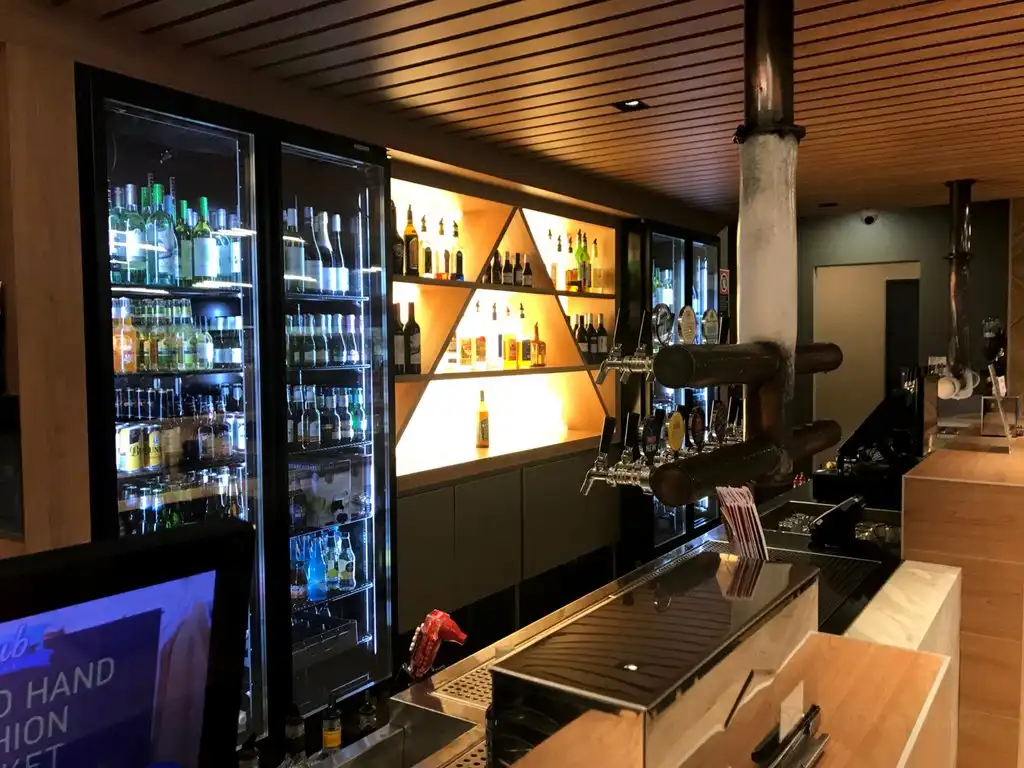 Club Old Bar附近的飯店