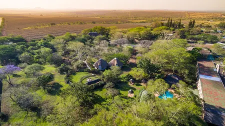 Anew Hotel Hluhluwe Отели рядом с достопримечательностью «Thanda Safari - Private Game Reserve»