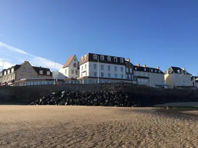 Hôtel de La Marine Hotels in Crepon
