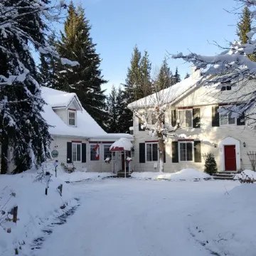 The Inn at the Ninth Hole Bed & Breakfast
