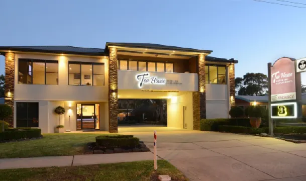 Tea House Motor Inn