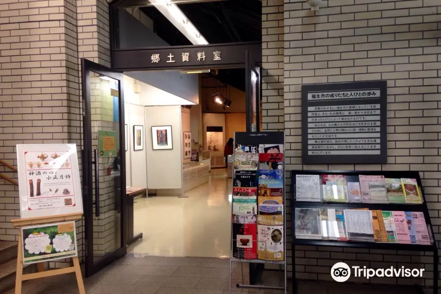 福生市立中央図書館