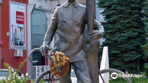 Ivan Sarić Monument