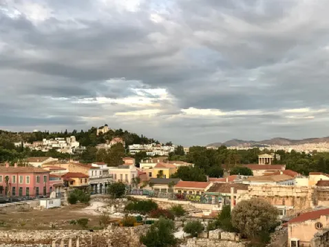 24 K雅典娜套房酒店